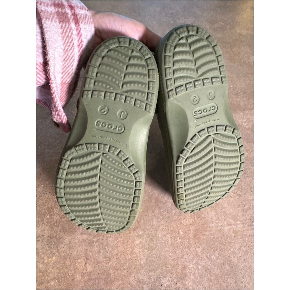 Crocs Kids Olive Green Fleece-Lined Slip-On Clogs Boys Size 2 Baya Lined Clogs - Picture 4 of 4